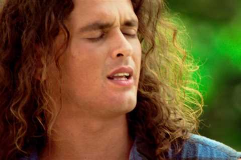 Carlos Vives’ ‘La Tierra del Olvido’ Turns 30: All Songs Ranked