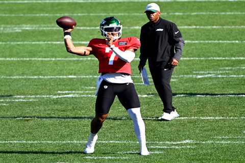 Justin Fields ‘limited the way we wanted him to be’ in latest Jets step after foot injury