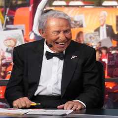 Lee Corso signs off of final ‘College GameDay’ show after one last headgear pick