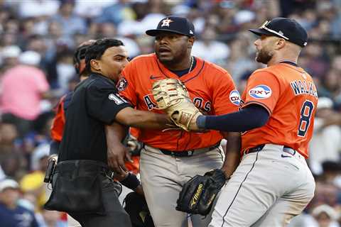 Reliever’s intentional balk leads to benches clearing in Astros’ loss to Red Sox