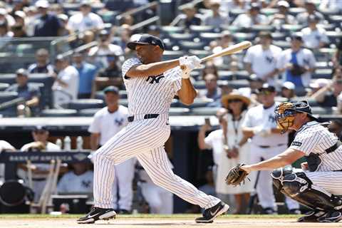 Mariano Rivera suffers leg injury during Yankees Old-Timers’ Day