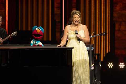 Elmo Makes His Grand Ole Opry Debut, With Some Help From Lauren Alaina: ‘You Like Elmo’s Bolo Tie?’