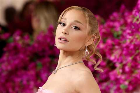 Ariana Grande Teases She Has an ‘Announcement Loading’ in Cryptic Video: ‘See You Next Year’