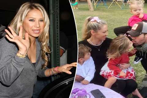 Anna Kournikova pregnant with fourth child at 44