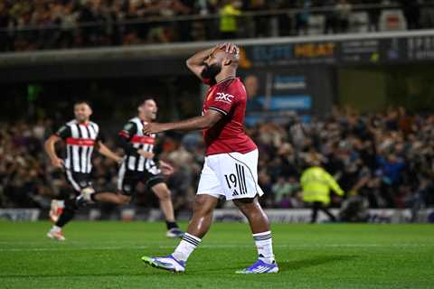 Man United suffers devastating League Cup loss to 4th-division team as the historic franchise hits..
