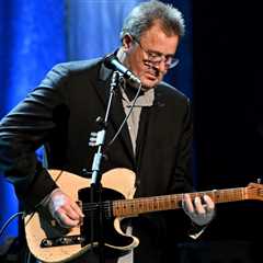 Vince Gill & Lainey Wilson Perform ‘Go Rest High on That Mountain’ for 2025 Emmys ‘In..