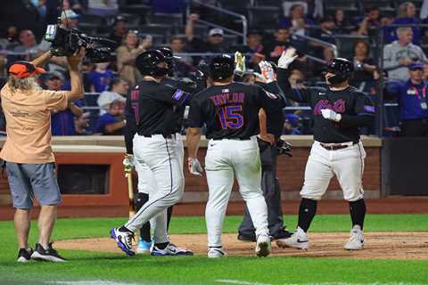 Mets can bury Reds in wild-card race during key series with bigger prize awaiting