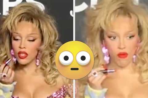 Doja Cat Literally Ate Her Lipstick On The VMAs Red Carpet, And It's Kind Of A Vibe