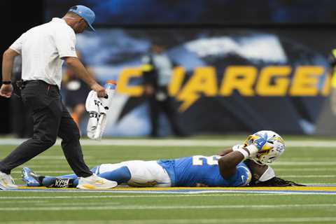 Najee Harris carted off with apparent Achilles injury in gutting Chargers scene