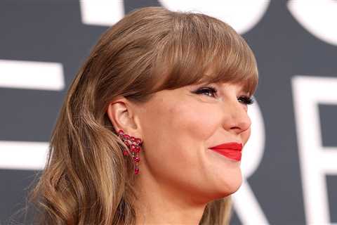 Taylor Swift Granted Restraining Order Against Ex-Convict Stalker