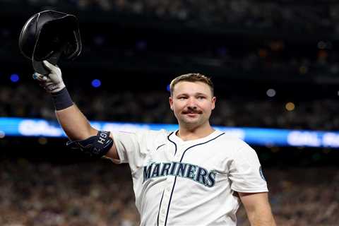 Cal Raleigh reaches 60 home runs in Aaron Judge chase — with Mariners facing tricky decision