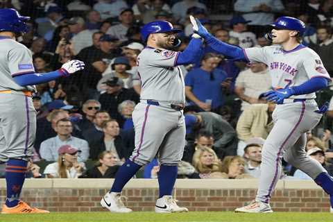 Mets beat Cubs to maintain slim lead in battle for final NL wild-card spot