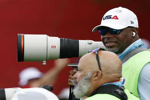 Sports legends Ken Griffey Jr., Michael Jordan share Ryder Cup embrace