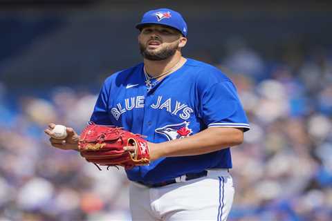 Braves taking shot on Alek Manoah after Blue Jays exit