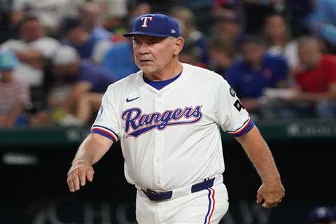 Bruce Bochy out as Rangers manager as Giants return buzz grows