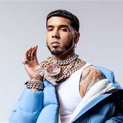 Anuel AA Rocks Miami’s M2 with High-Octane Billboard En Vivo Set