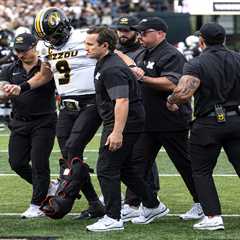 Missouri QB Beau Pribula carted off field with leg injury in scary scene