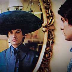 New Juan Gabriel Docuseries Immerses the Viewer in ‘The Private and Public Figure’