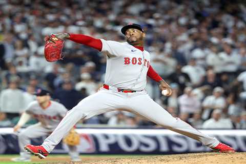 Aroldis Chapman narrowly avoids another playoff blowup as he closes out Yankees in Game 1