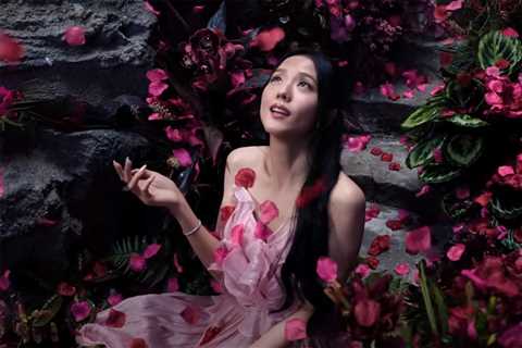 BLACKPINK’s JISOO Teases Mystery Duet Partner For New Solo Single ‘Eyes Closed’