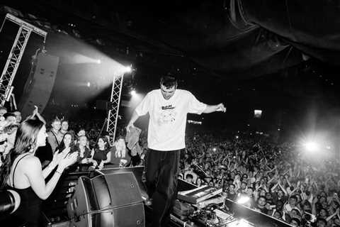 Inside Fred again..’s 10 Shows in 10 Cities in 10 Weeks Run