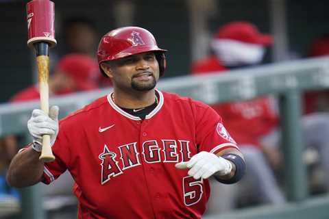 Albert Pujols gaining momentum in Angels manager search