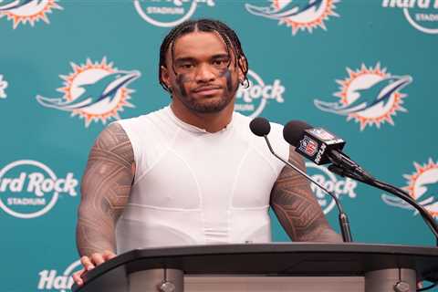 Mike McDaniel not pleased with Tua Tagovailoa’s ‘misguided’ Dolphins comments