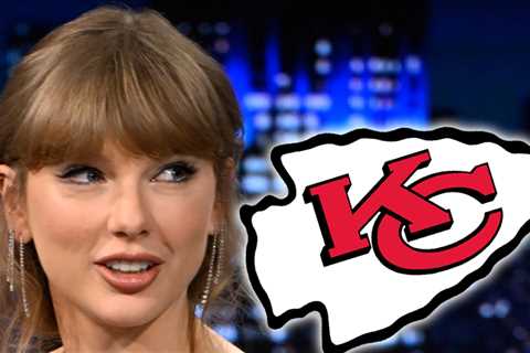 Taylor Swift Watches Chiefs Beat Down Raiders in Week 7 Matchup