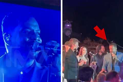 Alfonso Ribeiro Shows Off Vocal Skills, Sings 'Uptown Funk' at Country Club