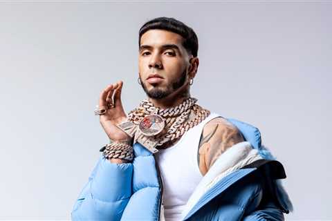Anuel AA Rocks Miami’s M2 with High-Octane Billboard En Vivo Set