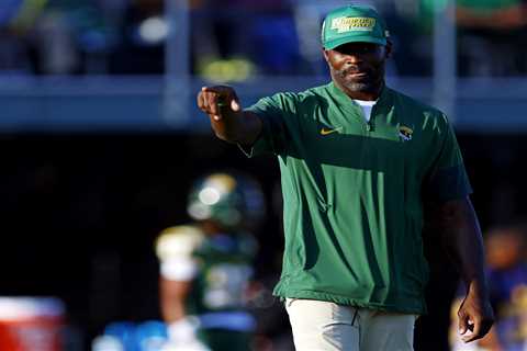 Michael Vick already firing assistants during ugly start to coaching career