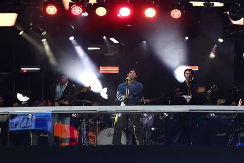 Jonas Brothers’ mid-game World Series performance confuses MLB fans