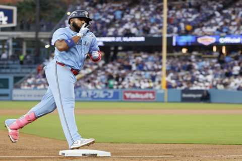 Blue Jays breeze past Shohei Ohtani, Dodgers in Game 4 to even World Series