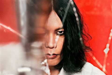 Kenshi Yonezu Sets New Personal Best as ‘IRIS OUT’ Holds at No. 1 for Sixth Week on Japan Hot 100