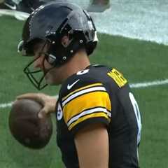 Aaron Rodgers suffers apparent hand injury in warmups before Steelers game