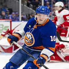Simon Holmstrom finally coming into his own for Islanders since line promotion: ‘Wow’