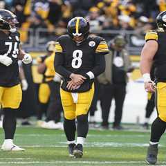 Aaron Rodgers leaves game with wrist injury in Steelers scare