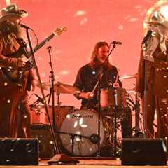 Miranda Lambert & Chris Stapleton Bring Retro Roller Rink Vibes to 2025 CMA Awards for Their Duet