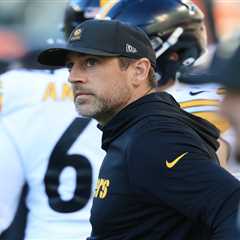 Aaron Rodgers grappling with ‘at least three fractures’ in wrist as QB set for Steelers return