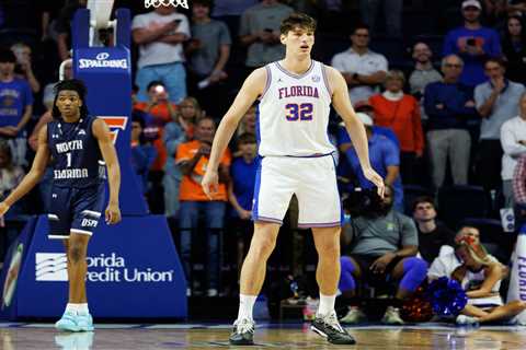 7-foot-9 Florida center Olivier Rioux makes historic college hoops debut