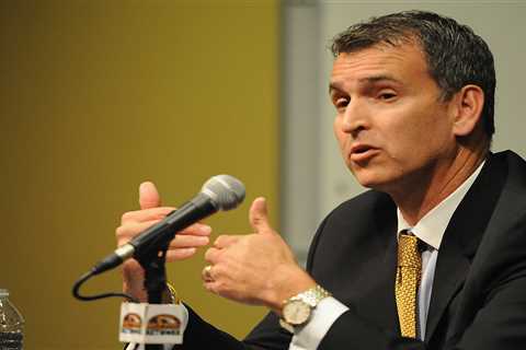 Baylor AD investigated over alleged sideline confrontation with player about undershirt choice