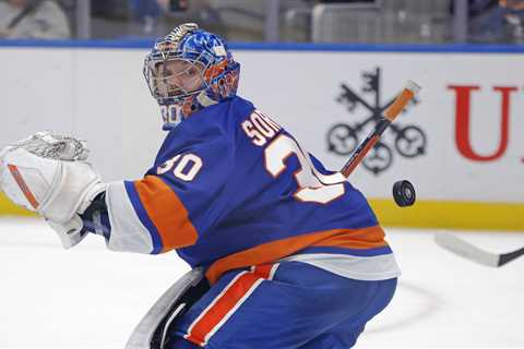 Ilya Sorokin goes to Patrick Roy for advice as shootout struggles mount