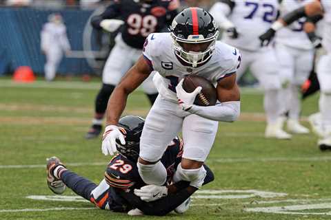 Giants’ Darius Slayton finally gets ‘rolling’ after rough start to season in wasted effort