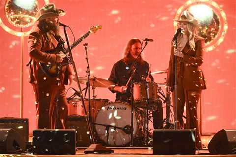 Miranda Lambert & Chris Stapleton Bring Retro Roller Rink Vibes to 2025 CMA Awards for Their Duet