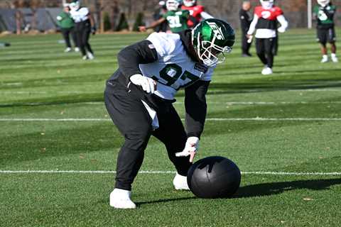 Harrison Phillips showing Jets what playing through pain looks like