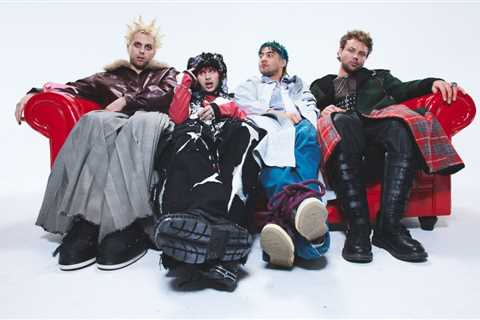5 Seconds of Summer’s ‘Everyone’s a Star’ Shoots to No. 1 on U.K. Albums Chart