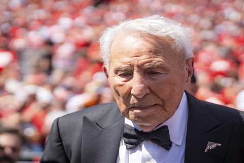 Lee Corso gets brutally honest about ESPN retirement: ‘It sucks’