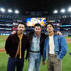 Jonas Brothers Still Aren’t Mad About Losing 2009 Best New Artist Grammy To Adele: ‘She’s the Right ..