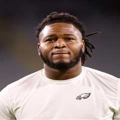 Eagles’ Jalen Carter undergoes surgery on both shoulders with return unknown