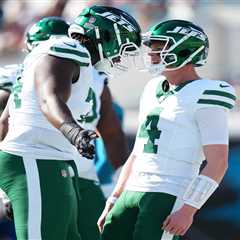 Jets rookie QB Brady Cook tosses first touchdown in stellar start